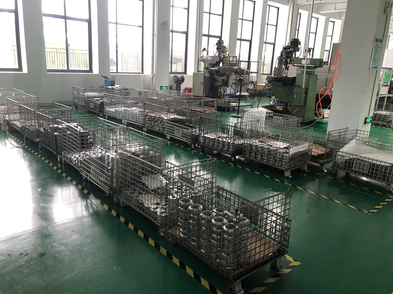 Unedited footage of the Green Hydraulic Factory5